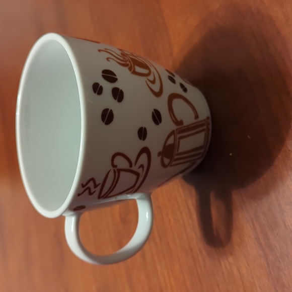 Bed Bath and Beyond Coffee Mug with coffee maker design - Picture 1 of 15